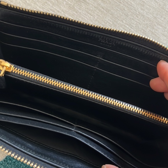 New with box Authentic black quilted Prada leather wallet - Picture 3 of 7